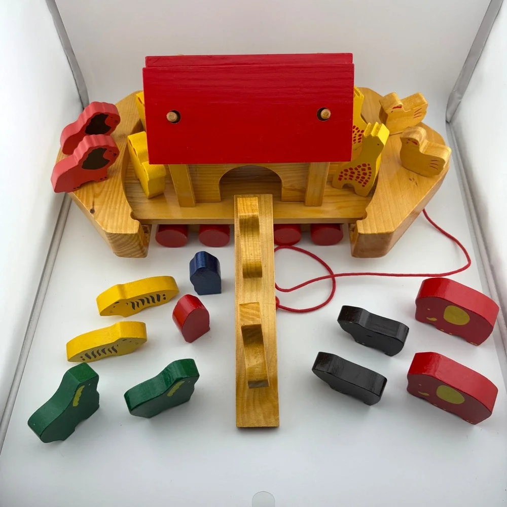 Noahs Ark Wooden Pull Toy 14 Inch Vintage Santas World 19 Piece